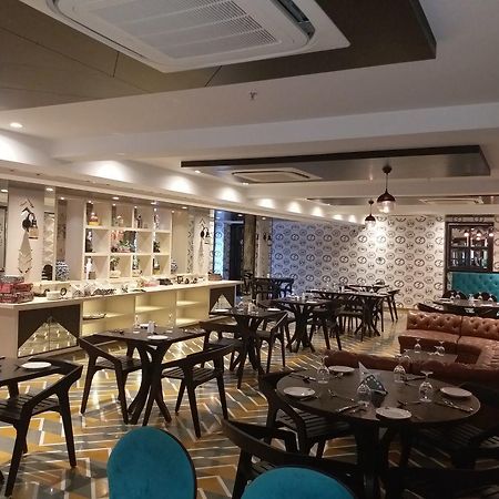 Hotel Basant Vihar Palace ไบคาเนอร์ ภายนอก รูปภาพ