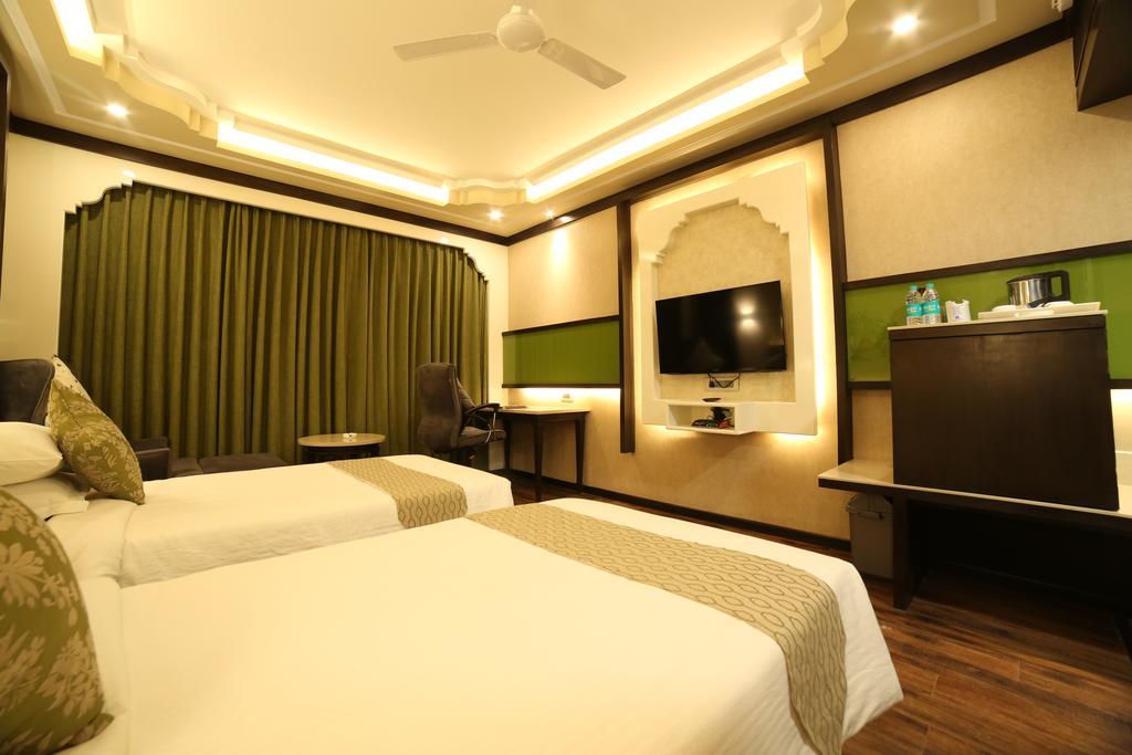Hotel Basant Vihar Palace ไบคาเนอร์ ภายนอก รูปภาพ