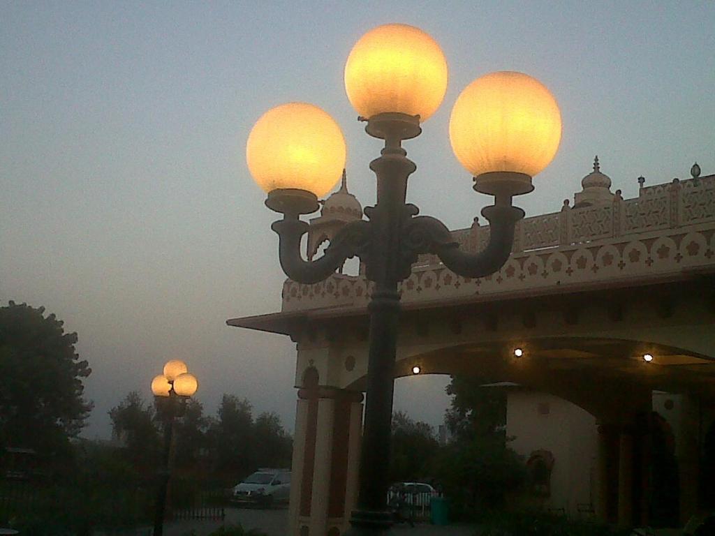 Hotel Basant Vihar Palace ไบคาเนอร์ ภายนอก รูปภาพ